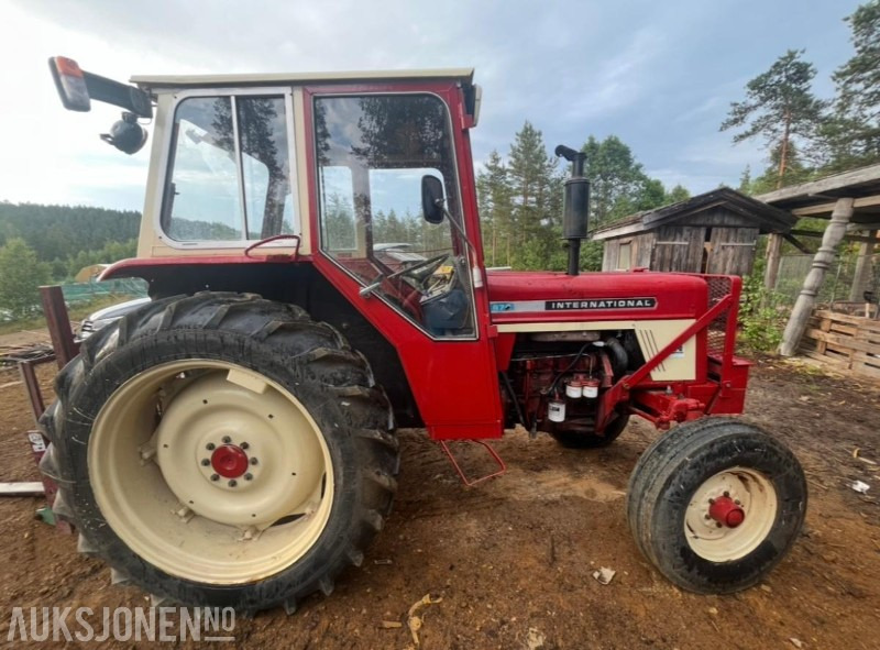 1975 International 674 traktor - Brukt til vedmaskin - Traktor: slika 2 1975 International 674 traktor - Brukt til vedmaskin - Traktor: slika 2