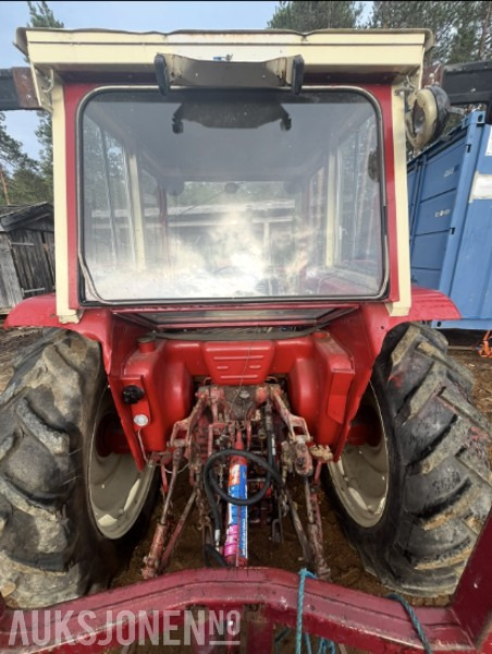 1975 International 674 traktor - Brukt til vedmaskin - Traktor: slika 5 1975 International 674 traktor - Brukt til vedmaskin - Traktor: slika 5