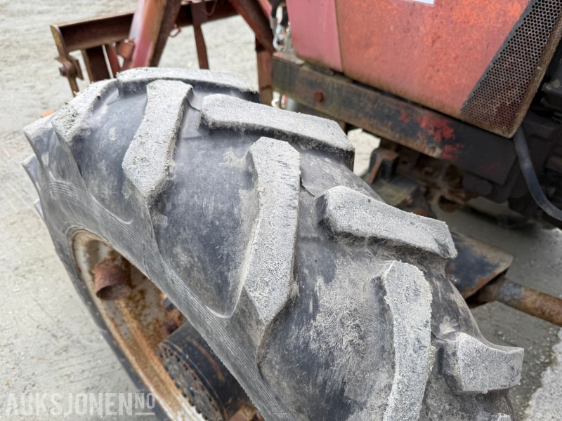 1987 CASE IH 633 traktor med skogkjettinger - Traktor: slika 5 1987 CASE IH 633 traktor med skogkjettinger - Traktor: slika 5