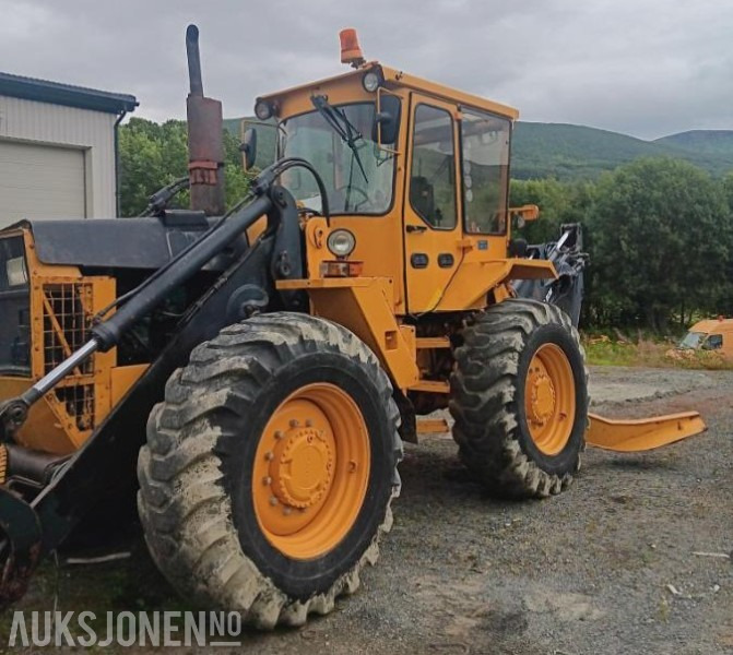 1991 Volvo 6300 traktorgraver MVA FRI OVERHALT MOTOR Frontskuffe tannskuffe pusseskuffe - Bager utovarivač: slika 1 1991 Volvo 6300 traktorgraver MVA FRI OVERHALT MOTOR Frontskuffe tannskuffe pusseskuffe - Bager utovarivač: slika 1