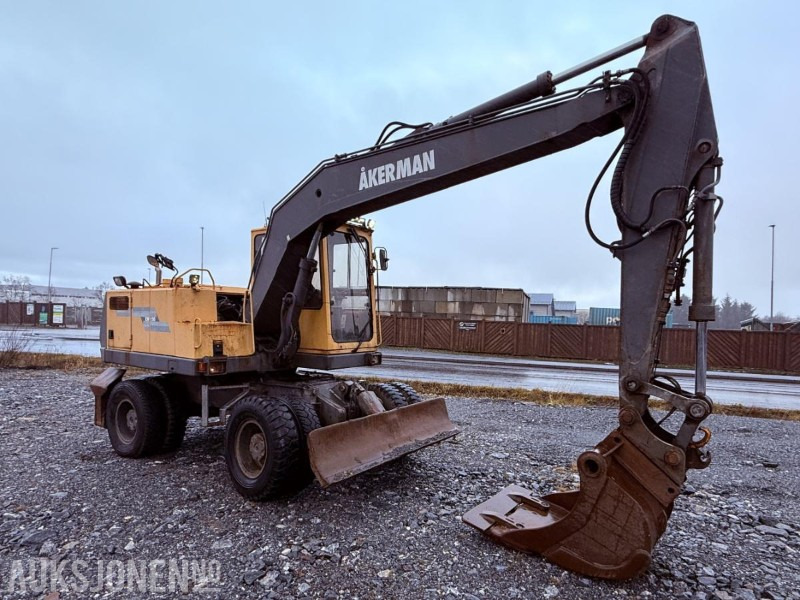 1995 Åkerman EW 150 m/ sentralsmøring og 2 skuffer - Bager: slika 2 1995 Åkerman EW 150 m/ sentralsmøring og 2 skuffer - Bager: slika 2