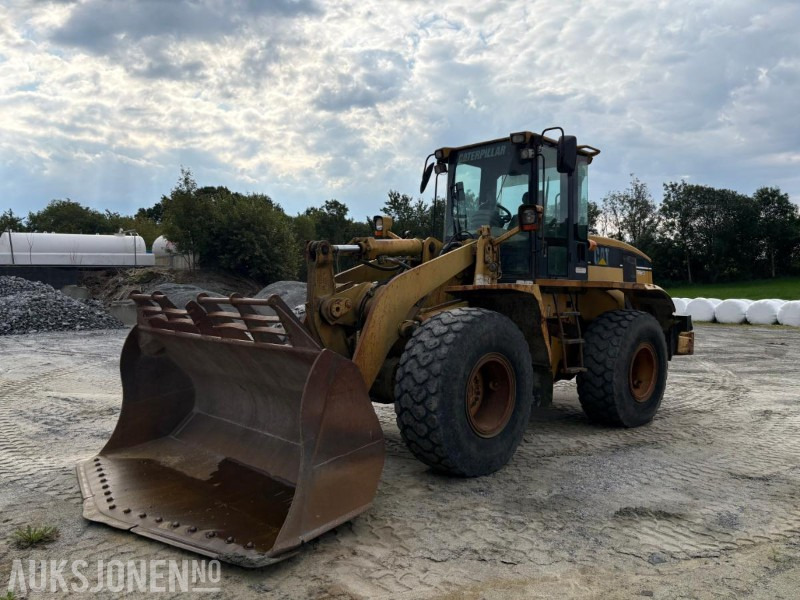 1998 Cat 938G med skuff - Utovarivač točkaš: slika 1 1998 Cat 938G med skuff - Utovarivač točkaš: slika 1
