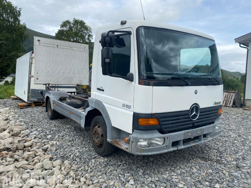 2001 Mercedes-Benz Atego 815 reparasjonsobjekt - Kamion sa golom šasijom i zatvorenom kabinom: slika 2 2001 Mercedes-Benz Atego 815 reparasjonsobjekt - Kamion sa golom šasijom i zatvorenom kabinom: slika 2
