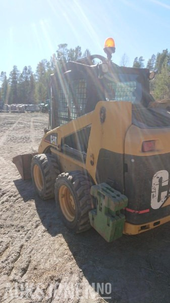 2002 Cat 216 kompaktlaster med motorvarmer - Mini utovarivač: slika 5 2002 Cat 216 kompaktlaster med motorvarmer - Mini utovarivač: slika 5