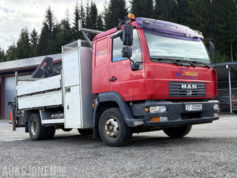 2003 MAN 12.225 LC kranbil / stolpebil / planbil med bakmontert kran - KUN 105 987 km!!! - Kamion sa dizalicom: slika 2 2003 MAN 12.225 LC kranbil / stolpebil / planbil med bakmontert kran - KUN 105 987 km!!! - Kamion sa dizalicom: slika 2