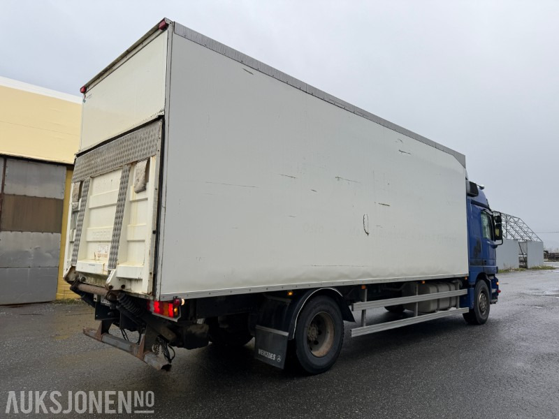 2003 Mercedes-Benz 1831L/60 4X2 - Kamion sa zatvorenim sandukom: slika 4 2003 Mercedes-Benz 1831L/60 4X2 - Kamion sa zatvorenim sandukom: slika 4