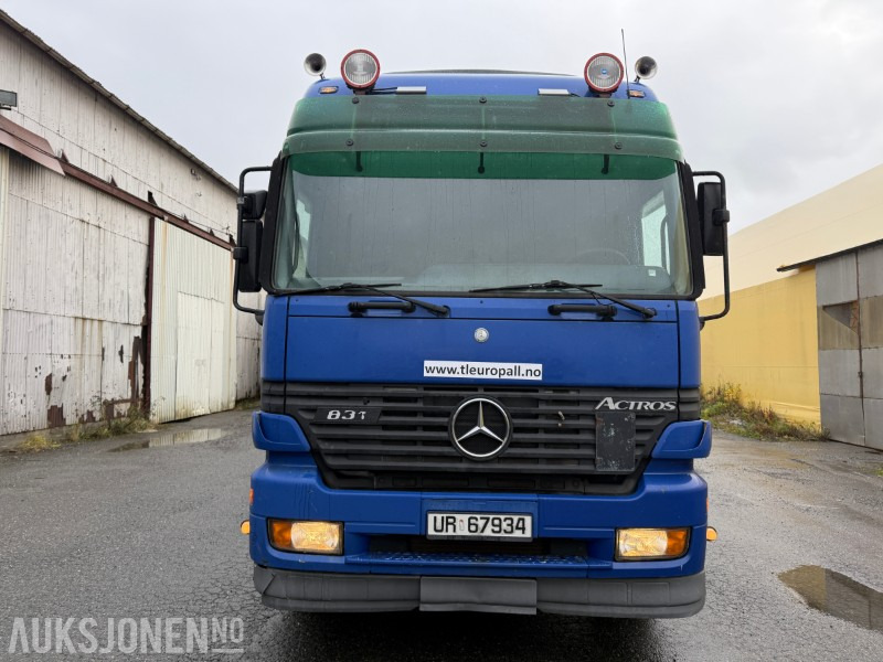 2003 Mercedes-Benz 1831L/60 4X2 - Kamion sa zatvorenim sandukom: slika 2 2003 Mercedes-Benz 1831L/60 4X2 - Kamion sa zatvorenim sandukom: slika 2