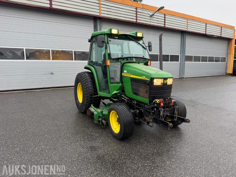 2004 John Deere 4710 - Traktor - Gressklipper - Kompakttraktor - Traktor: slika 3 2004 John Deere 4710 - Traktor - Gressklipper - Kompakttraktor - Traktor: slika 3