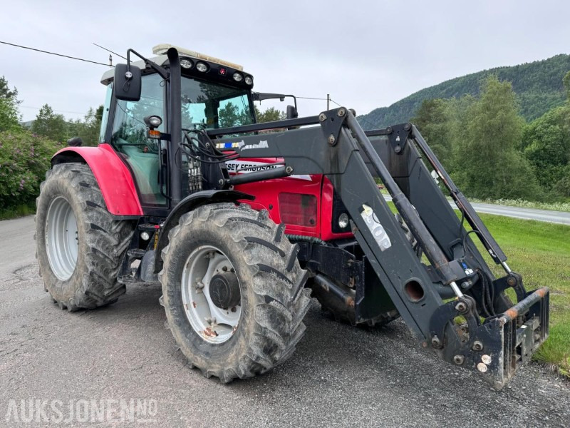 2004 Massey Ferguson 6480 Dynashift - Frontlaster med hydraulisk redskapslås - Fronthydraulikk - 40 km - Fjærende hytte - tredje funksjon - Traktor: slika 3 2004 Massey Ferguson 6480 Dynashift - Frontlaster med hydraulisk redskapslås - Fronthydraulikk - 40 km - Fjærende hytte - tredje funksjon - Traktor: slika 3