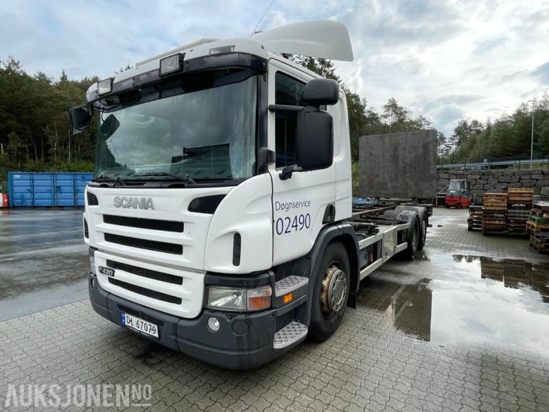 2007 Scania P 420 - Lastebil - Chassis med lift - 3 akslet - VBG uttak - 404570 km. - Kamion sa golom šasijom i zatvorenom kabinom: slika 1 2007 Scania P 420 - Lastebil - Chassis med lift - 3 akslet - VBG uttak - 404570 km. - Kamion sa golom šasijom i zatvorenom kabinom: slika 1