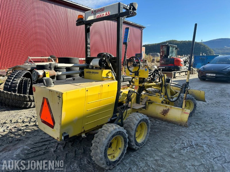 2008 Laser Grader Høvel med maskinstyring og laser - Građevinska oprema: slika 3 2008 Laser Grader Høvel med maskinstyring og laser - Građevinska oprema: slika 3