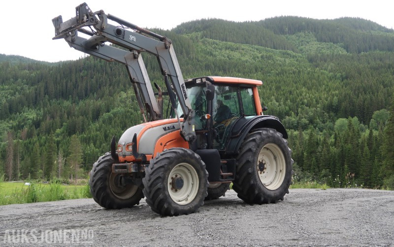 2008 Valtra N141 Twintrac traktor / 9121 timer - Traktor: slika 1 2008 Valtra N141 Twintrac traktor / 9121 timer - Traktor: slika 1