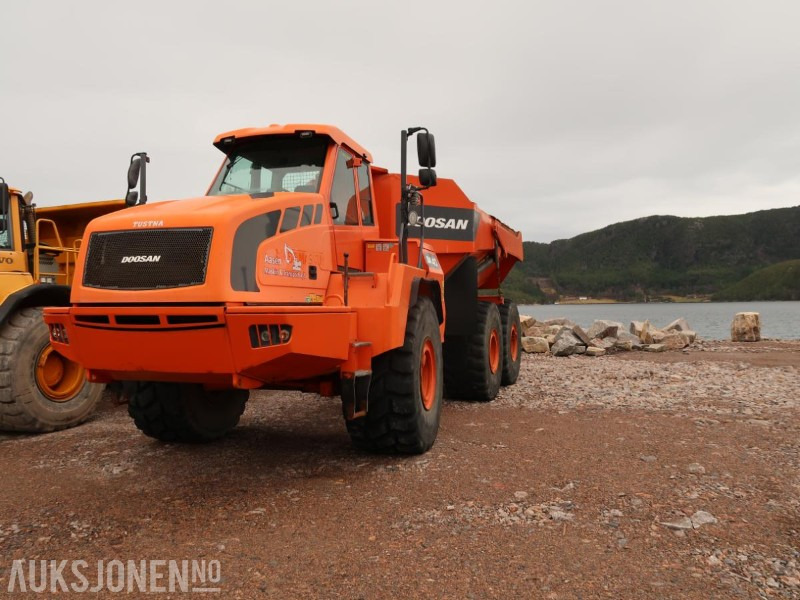 2013 Doosan DA40 Dumper - 6x6 - 24.4 m3 - Høy baklem - Varme i kasse - Sertifisert - Kiper: slika 1 2013 Doosan DA40 Dumper - 6x6 - 24.4 m3 - Høy baklem - Varme i kasse - Sertifisert - Kiper: slika 1