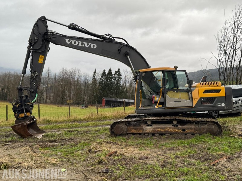 2013 Volvo EC220DL gravemaskin med 2 skuffer / Tiltrotator - Bager: slika 2 2013 Volvo EC220DL gravemaskin med 2 skuffer / Tiltrotator - Bager: slika 2