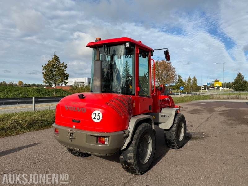 2013 Volvo L30B-Z7X Hjullaster - 6650kg - Ryggekamera - Universalskuff - Pallegafler - Utovarivač točkaš: slika 5 2013 Volvo L30B-Z7X Hjullaster - 6650kg - Ryggekamera - Universalskuff - Pallegafler - Utovarivač točkaš: slika 5