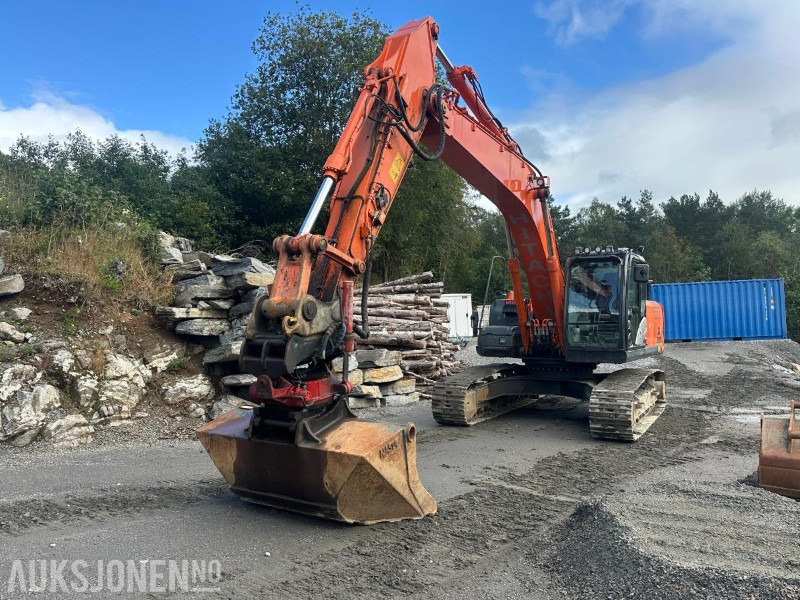 2014 Hitachi ZX250LC-5B Gravemaskin - 10741 Timer - Tiltrotator - Sentralsmøring - Bunkringspumpe - GPS - 2 Skuffer - Bager: slika 1 2014 Hitachi ZX250LC-5B Gravemaskin - 10741 Timer - Tiltrotator - Sentralsmøring - Bunkringspumpe - GPS - 2 Skuffer - Bager: slika 1