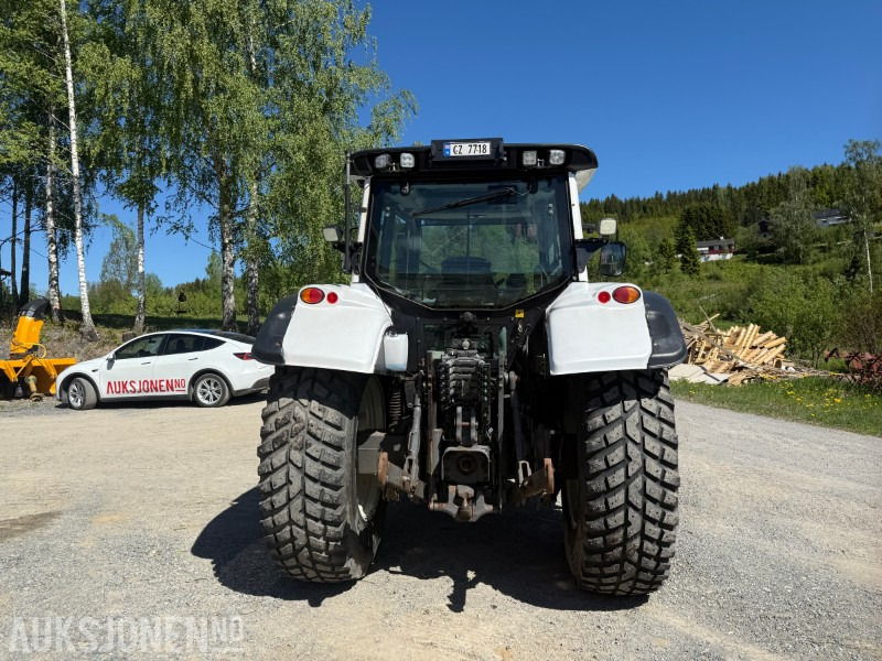 2015 Valtra N163 Unlimited Edition traktor - Hyttefjæring - 4 dobbelt virkende uttak - front PTO - 2 seter - Servicehistorikk - Traktor: slika 4 2015 Valtra N163 Unlimited Edition traktor - Hyttefjæring - 4 dobbelt virkende uttak - front PTO - 2 seter - Servicehistorikk - Traktor: slika 4