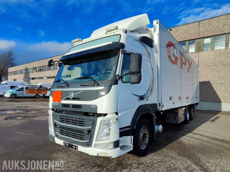 2015 Volvo FM 460 6x2 skapbil m/Full sideåpning - Carrier kjøleanlegg og bakløft - Kamion sa zatvorenim sandukom: slika 2 2015 Volvo FM 460 6x2 skapbil m/Full sideåpning - Carrier kjøleanlegg og bakløft - Kamion sa zatvorenim sandukom: slika 2