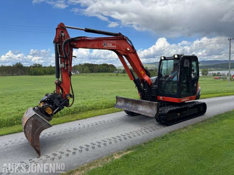 2016 Kubota KX080-4 gravemaskin TILTROTATOR, 2 SKUFFER, SENTRALSMØRING - Bager: slika 1 2016 Kubota KX080-4 gravemaskin TILTROTATOR, 2 SKUFFER, SENTRALSMØRING - Bager: slika 1