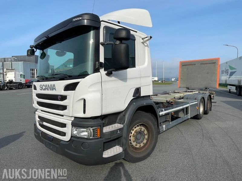 2016 Scania P370 LB6x2 lastebil med lift/løftebord - 3-akslet - Kamera - 208601 km. - Kamion za prevoz kontejnera/ Kamion sa promenjivim sandukom: slika 1 2016 Scania P370 LB6x2 lastebil med lift/løftebord - 3-akslet - Kamera - 208601 km. - Kamion za prevoz kontejnera/ Kamion sa promenjivim sandukom: slika 1