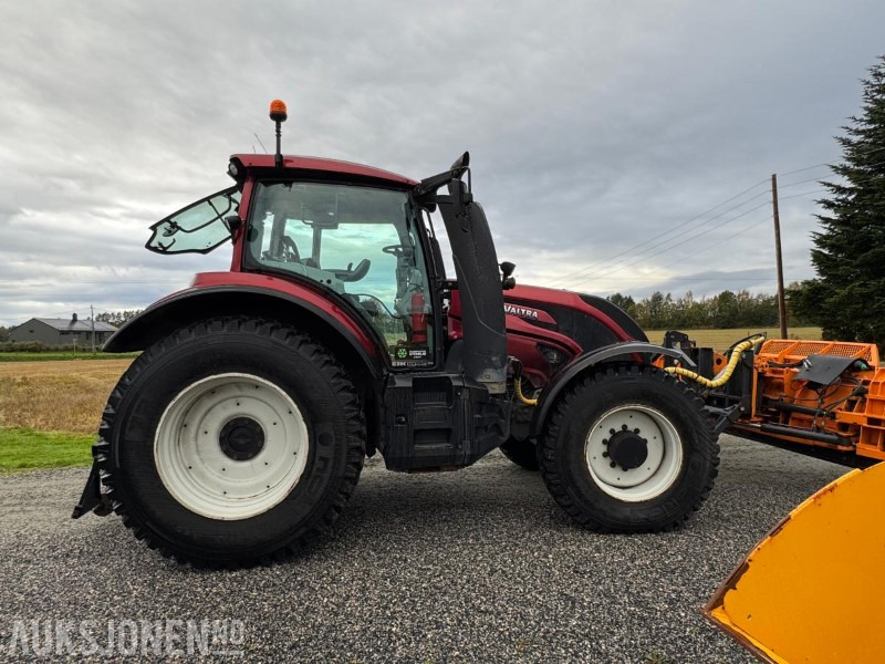 2016 Valtra T174E med Schmidt Tellefsdal U-LS 43.6 plog (2022), Valtra 76 frontlaster og betong lodd - Traktor: slika 4 2016 Valtra T174E med Schmidt Tellefsdal U-LS 43.6 plog (2022), Valtra 76 frontlaster og betong lodd - Traktor: slika 4
