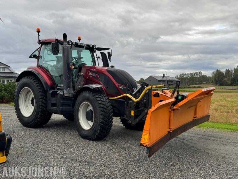 2016 Valtra T174E med Schmidt Tellefsdal U-LS 43.6 plog (2022), Valtra 76 frontlaster og betong lodd - Traktor: slika 3 2016 Valtra T174E med Schmidt Tellefsdal U-LS 43.6 plog (2022), Valtra 76 frontlaster og betong lodd - Traktor: slika 3