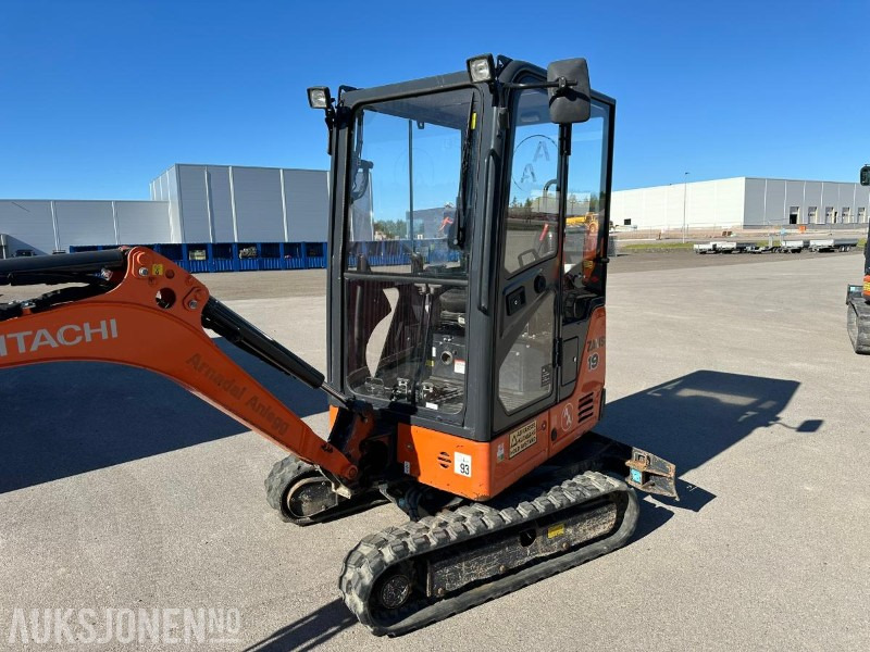 2017 Hitachi ZX19-5A CR minigraver / 3 skuffer / CE merket / 1.725 timer - Mini bager: slika 2 2017 Hitachi ZX19-5A CR minigraver / 3 skuffer / CE merket / 1.725 timer - Mini bager: slika 2