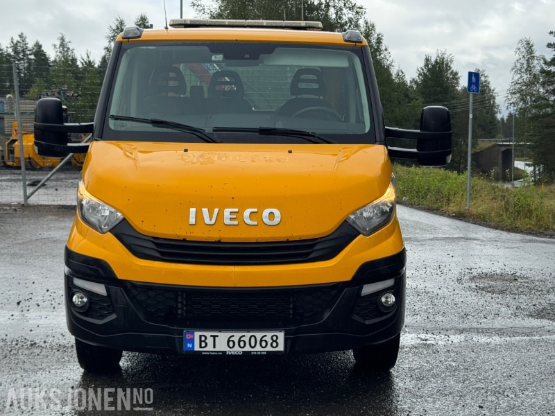 2017 Iveco Daily dobbelkabin m/kran, Webasto, innredning, inverter og vinterhjul - Kamion sa tovarnim sandukom: slika 2 2017 Iveco Daily dobbelkabin m/kran, Webasto, innredning, inverter og vinterhjul - Kamion sa tovarnim sandukom: slika 2