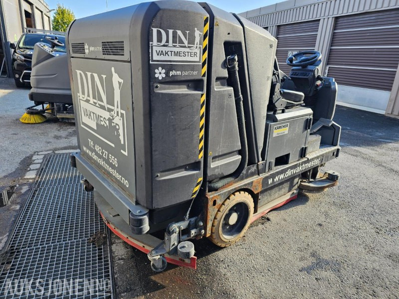 2017 Kärcher B300 RID dieseldrevet gulvvaskaskin med tippfunksjon for tømming - Građevinska oprema: slika 4 2017 Kärcher B300 RID dieseldrevet gulvvaskaskin med tippfunksjon for tømming - Građevinska oprema: slika 4