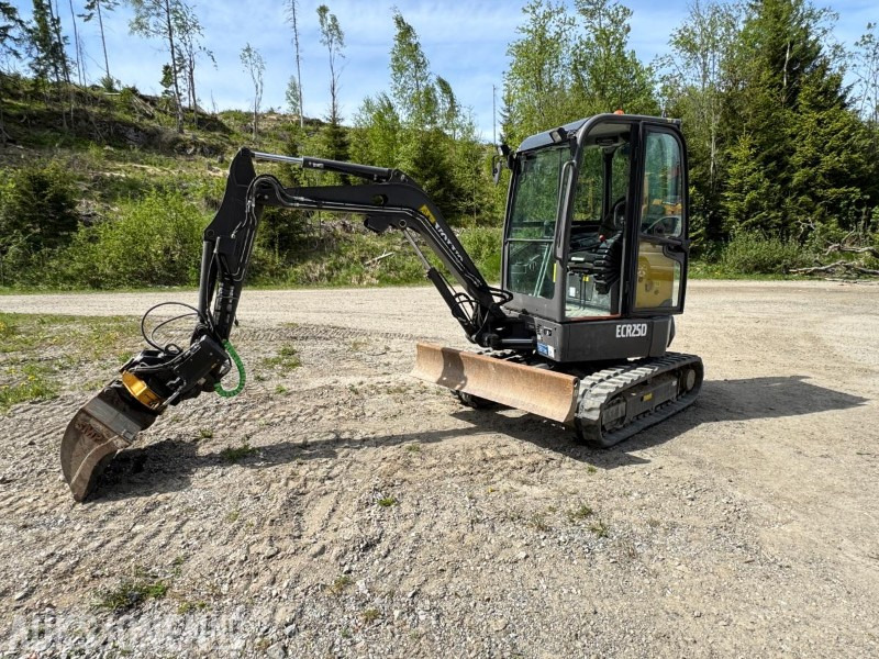 2017 Volvo ECR25D m/Engcon tiltrotator, SE-klype, 3 skuffer, vibroplate, 891 timer, Minigraver - Mini bager: slika 1 2017 Volvo ECR25D m/Engcon tiltrotator, SE-klype, 3 skuffer, vibroplate, 891 timer, Minigraver - Mini bager: slika 1