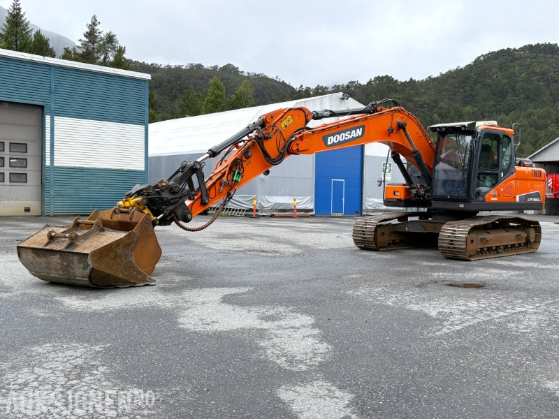 Bager 2018 Doosan DX180LC-5 - 6 381 timer - tiltrotator - 2 skuffer - sertifisert: slika 1