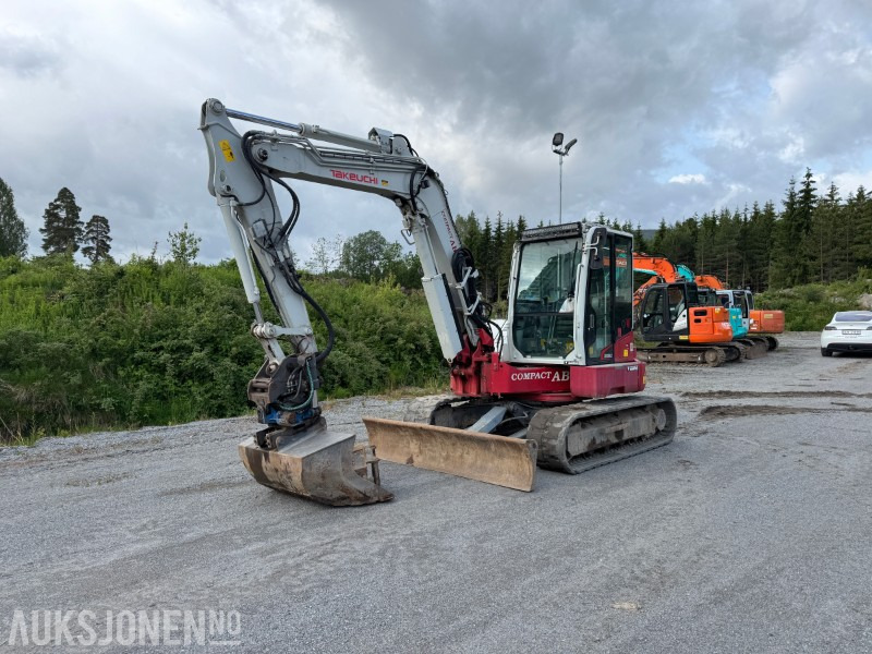2018 Takeuchi TB280FR – 8,5-tonns gravemaskin med Side-to-Side Boom, tilt, sentralsmøring og 2 skuffer - Bager: slika 2 2018 Takeuchi TB280FR – 8,5-tonns gravemaskin med Side-to-Side Boom, tilt, sentralsmøring og 2 skuffer - Bager: slika 2
