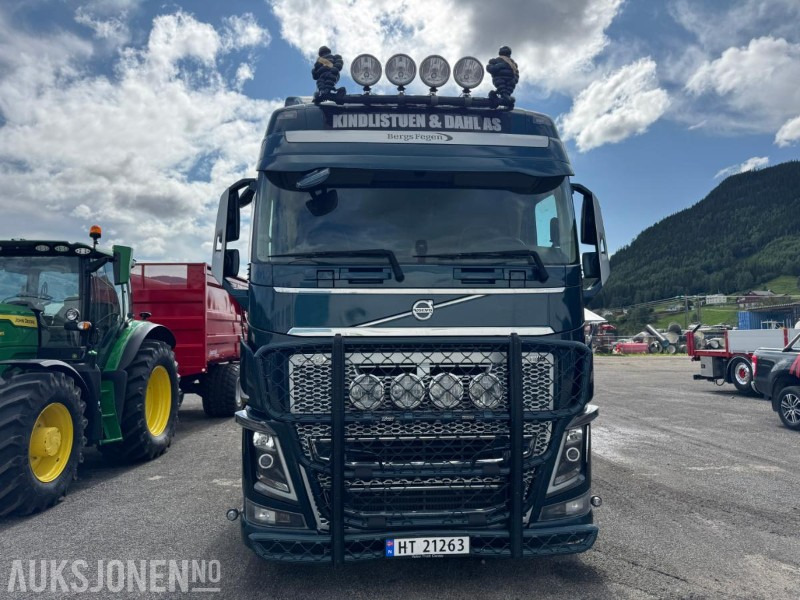 2018 Volvo FH16 8X4 komplett tømmerbil med kran og henger. - Šticar, Kamion sa dizalicom: slika 2 2018 Volvo FH16 8X4 komplett tømmerbil med kran og henger. - Šticar, Kamion sa dizalicom: slika 2