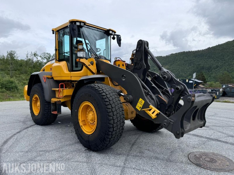 2018 Volvo L90H Hjullaster - Sentralsmøring - Hydraulisk redskapslås - Tilleggshydraulikk - Sertifisert - Med grusskuffe - Utovarivač točkaš: slika 3 2018 Volvo L90H Hjullaster - Sentralsmøring - Hydraulisk redskapslås - Tilleggshydraulikk - Sertifisert - Med grusskuffe - Utovarivač točkaš: slika 3