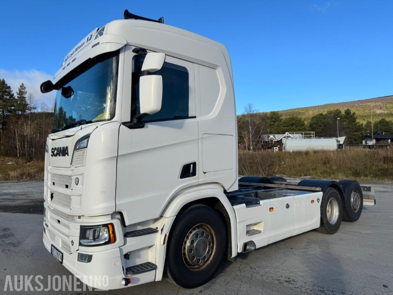 2020 Scania R580 CHASSIS, V8, EURO 6, SVING AKSEL 3, DIESELVARMER, - Kamion sa golom šasijom i zatvorenom kabinom: slika 1 2020 Scania R580 CHASSIS, V8, EURO 6, SVING AKSEL 3, DIESELVARMER, - Kamion sa golom šasijom i zatvorenom kabinom: slika 1