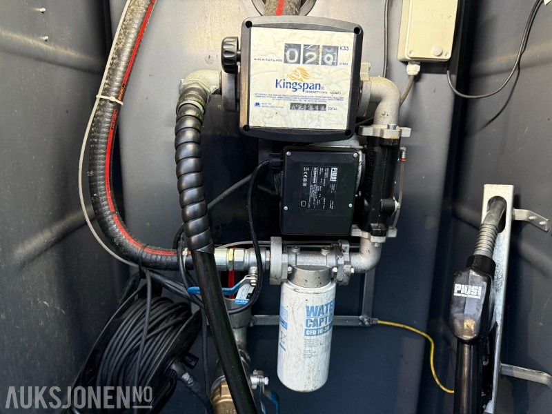 2022 Andre Kingspan Fuelmaster 3500L stasjonær dieseltank med pumpe og låsbart skap. - Građevinska oprema: slika 3 2022 Andre Kingspan Fuelmaster 3500L stasjonær dieseltank med pumpe og låsbart skap. - Građevinska oprema: slika 3