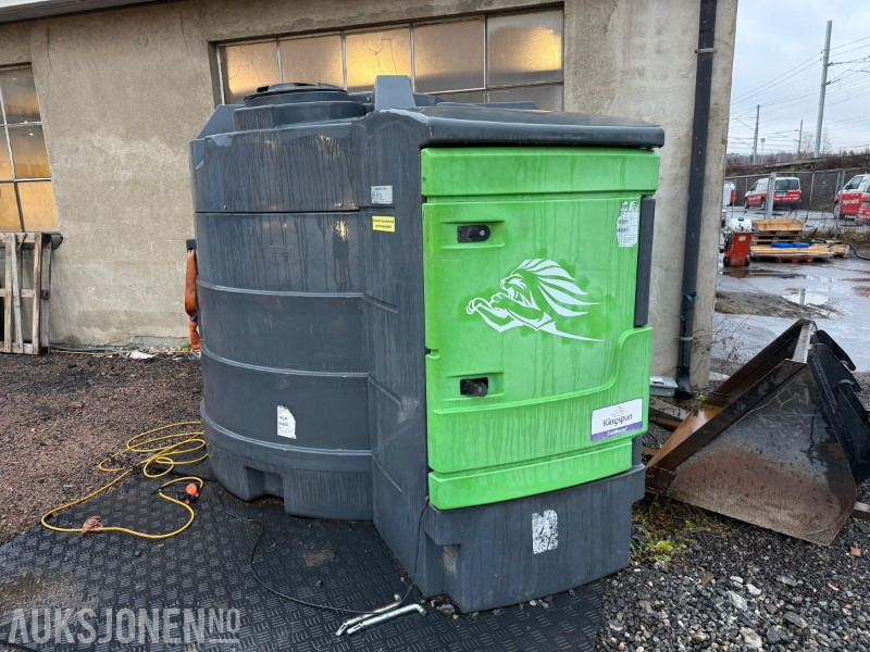 2022 Andre Kingspan Fuelmaster 3500L stasjonær dieseltank med pumpe og låsbart skap. - Građevinska oprema: slika 1 2022 Andre Kingspan Fuelmaster 3500L stasjonær dieseltank med pumpe og låsbart skap. - Građevinska oprema: slika 1