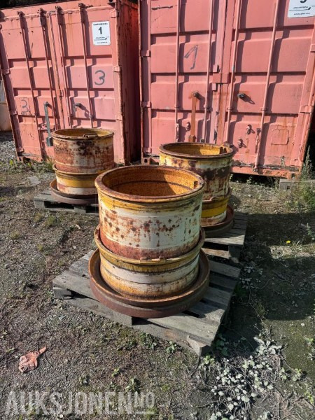 3 stk brede felger til Volvo A40 FFS (til 875/65-R29 dekk) - Građevinska oprema: slika 1 3 stk brede felger til Volvo A40 FFS (til 875/65-R29 dekk) - Građevinska oprema: slika 1