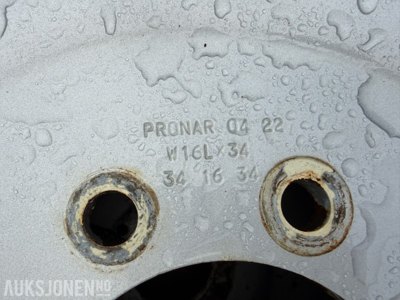 4 stk traktordekk med pigg stått på New Holland T5060 - Traktor: slika 5 4 stk traktordekk med pigg stått på New Holland T5060 - Traktor: slika 5