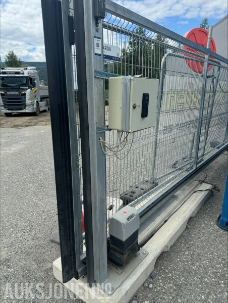 Bom for byggeplass med kortleser og appstyring - Građevinska oprema: slika 1 Bom for byggeplass med kortleser og appstyring - Građevinska oprema: slika 1