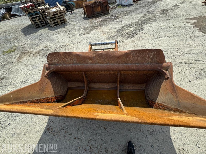 2007 SMP Hydraulisk Pusseskuffe – 1800L | 4 Sylindere | S80 - Dodatak za Građevinska mašina: slika 3 2007 SMP Hydraulisk Pusseskuffe – 1800L | 4 Sylindere | S80 - Dodatak za Građevinska mašina: slika 3