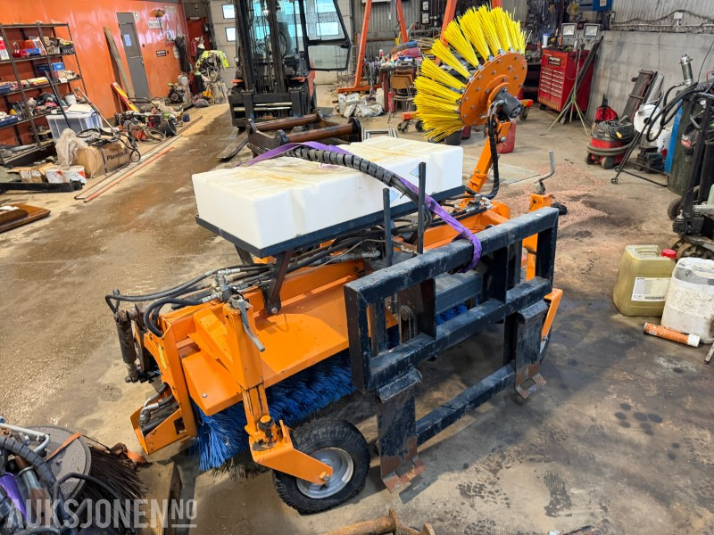 2013 Padagas feieaggregat med sidebørste og vanntank – 2013-modell - Dodatak za Građevinska mašina: slika 3 2013 Padagas feieaggregat med sidebørste og vanntank – 2013-modell - Dodatak za Građevinska mašina: slika 3