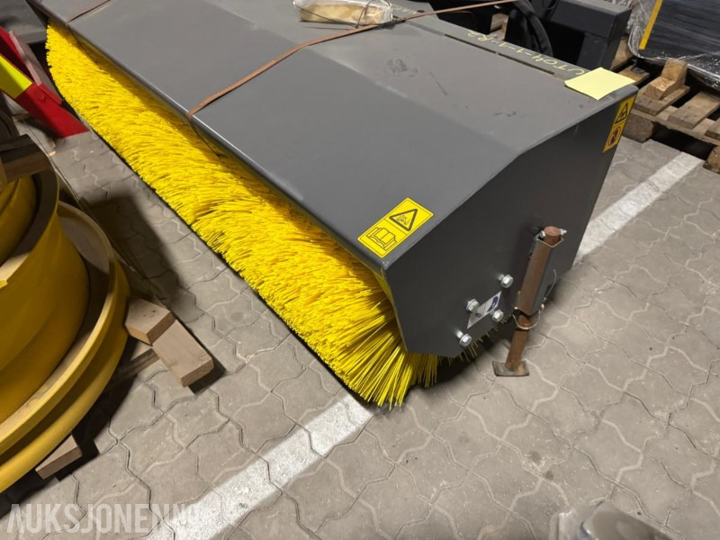 2018 Manitou Hyd Angeled Broom - Hydraulisk sving kost - Dodatak za Građevinska mašina: slika 4 2018 Manitou Hyd Angeled Broom - Hydraulisk sving kost - Dodatak za Građevinska mašina: slika 4