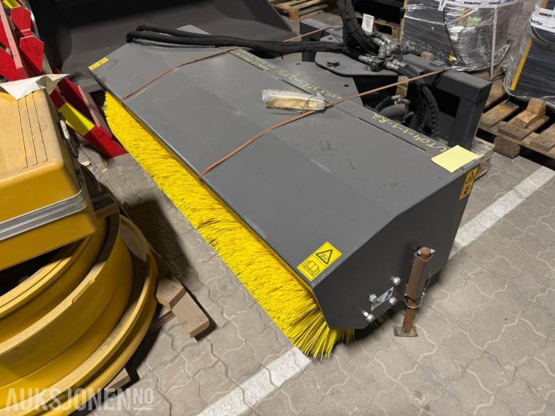 2018 Manitou Hyd Angeled Broom - Hydraulisk sving kost - Dodatak za Građevinska mašina: slika 3 2018 Manitou Hyd Angeled Broom - Hydraulisk sving kost - Dodatak za Građevinska mašina: slika 3