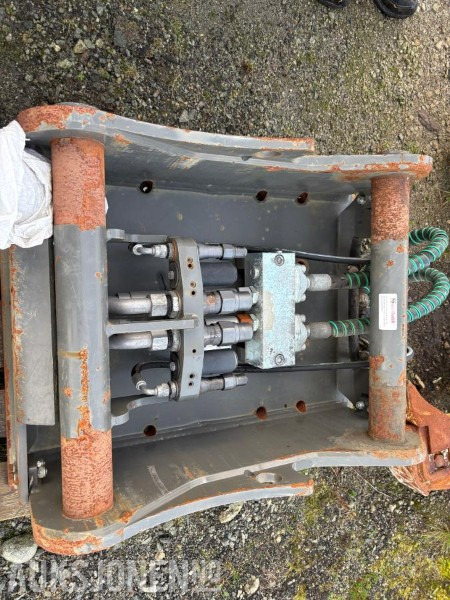 2021 OilQuick OQ80 - Dodatak za Građevinska mašina: slika 1 2021 OilQuick OQ80 - Dodatak za Građevinska mašina: slika 1