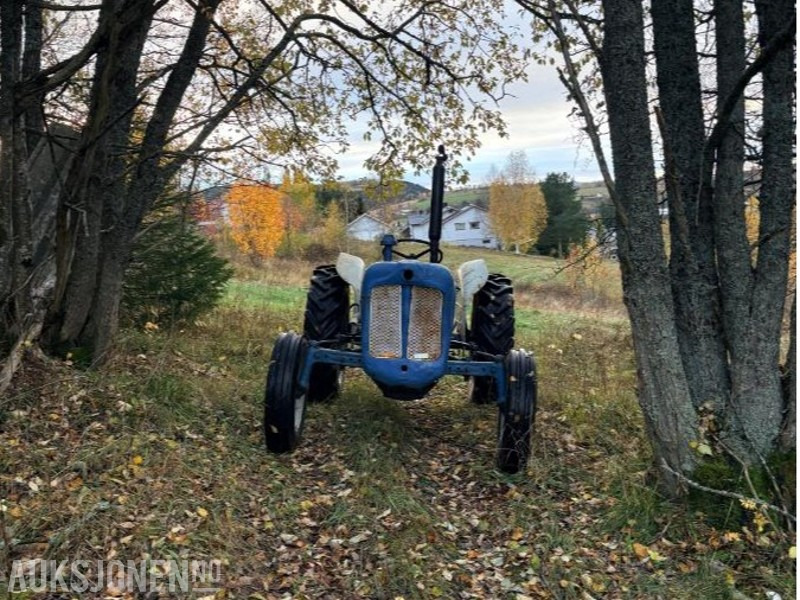 Ford dexta - Traktor: slika 3 Ford dexta - Traktor: slika 3