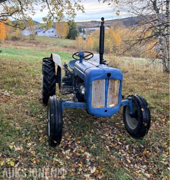 Ford dexta - Traktor: slika 1 Ford dexta - Traktor: slika 1