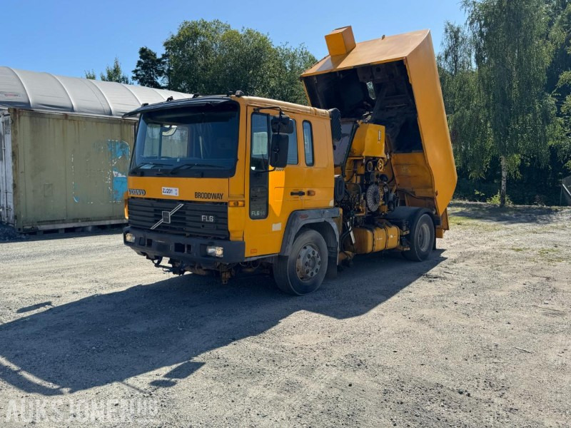 1998 Volvo FL614 feiebil m/ Johnston-Beam S5000 | 135 965 km | 4 638 t | Automat - Kamion: slika 1 1998 Volvo FL614 feiebil m/ Johnston-Beam S5000 | 135 965 km | 4 638 t | Automat - Kamion: slika 1