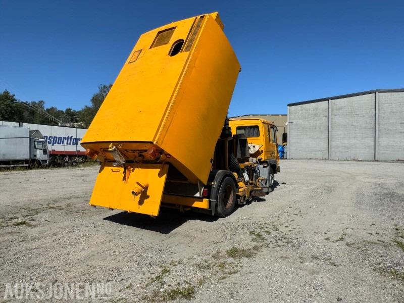 1998 Volvo FL614 feiebil m/ Johnston-Beam S5000 | 135 965 km | 4 638 t | Automat - Kamion: slika 4 1998 Volvo FL614 feiebil m/ Johnston-Beam S5000 | 135 965 km | 4 638 t | Automat - Kamion: slika 4