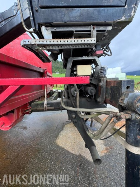 2005 Krokcontainer 35 m3 med Loglift F105S79R kran med hytte - Rekkevidde på 9,7 m - Kamion: slika 4 2005 Krokcontainer 35 m3 med Loglift F105S79R kran med hytte - Rekkevidde på 9,7 m - Kamion: slika 4